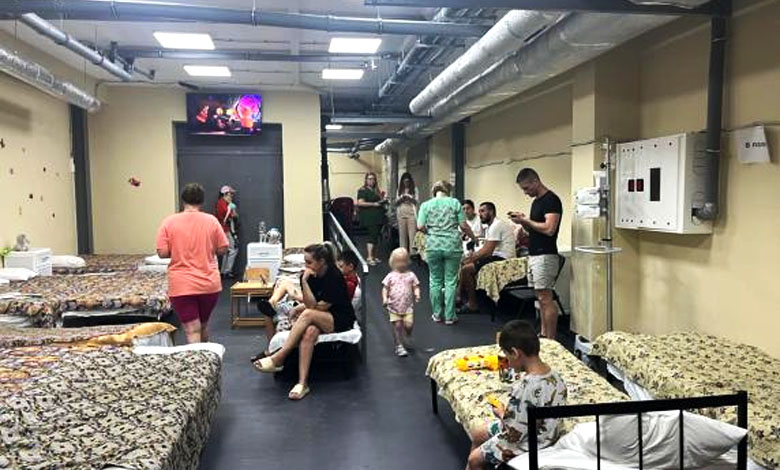 "Повз пробігла жінка, колихаючи закривавлене немовля: світова преса про обстріл “Охматдиту”
