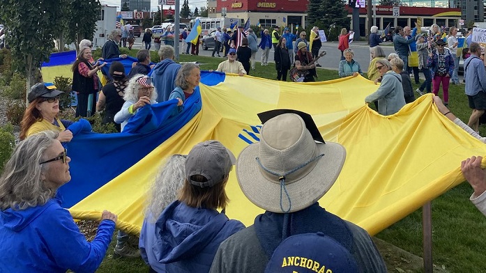 В Анкориджі пройшов масштабний мітинг на підтримку України напередодні саміту Трампа та Путіна