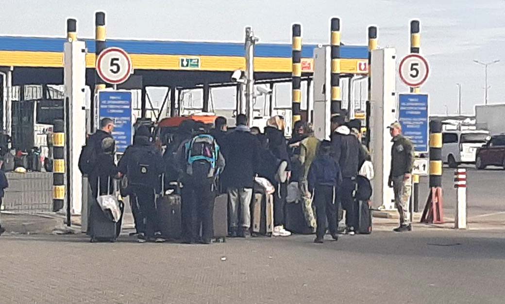 Паломництво хасидів в Умань: як духовна традиція перетворилася на логістичну проблему для Півдня України (відео)