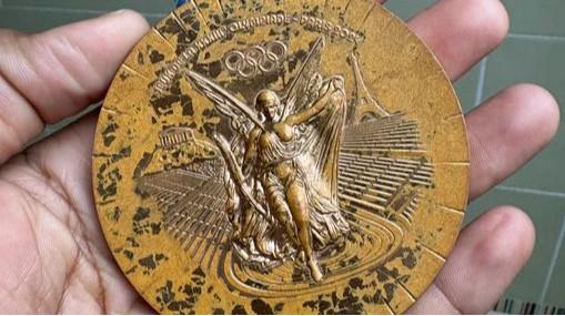 220 призерам Олімпіади-2024 замінять пошкоджені медалі на нові