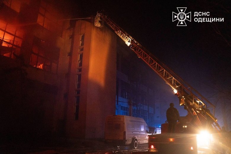 В Одесской области после атаки РФ возникли пожары на энергообъектах и складах, есть пострадавшие