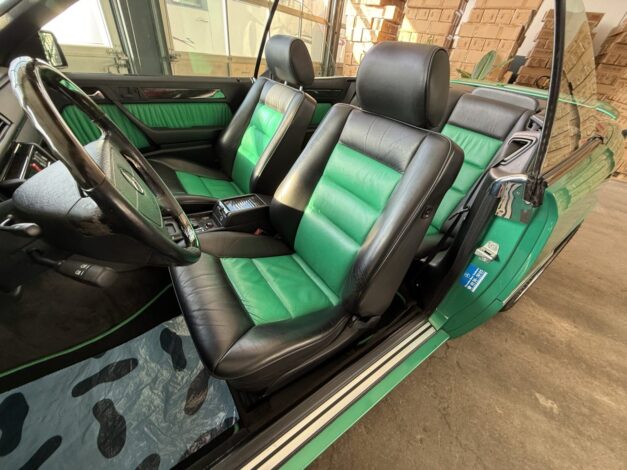 Ранній Mercedes-Benz E320 Cabriolet Designo 1996 року поповнив колекцію в Україні (фото)