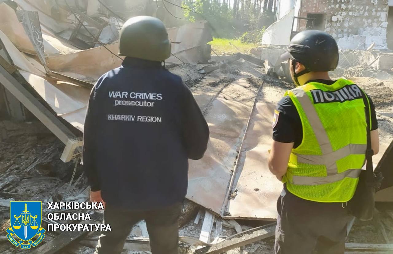 Россияне ночью ударили ракетами по базе отдыха в Харьковской области (видео)