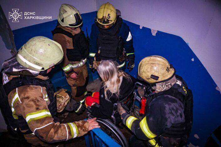 Російський "шахед" влучив у багатоповерхівку в Харкові: є постраждалі
