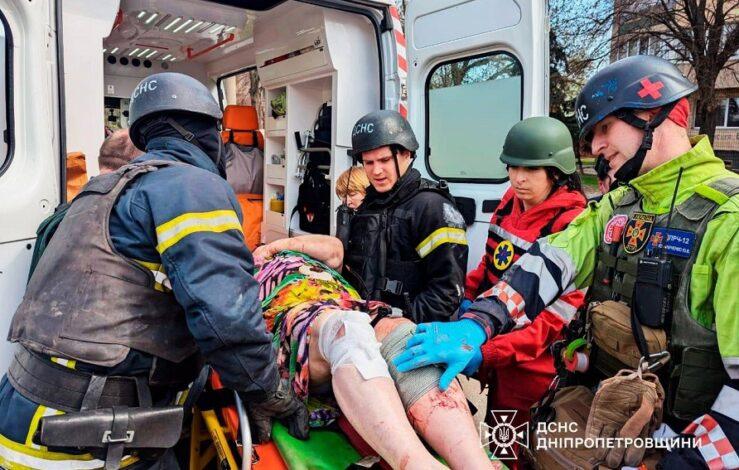 Війська РФ вдарили балістичною ракетою по Кривому Рогу, є постраждалі (відео)
