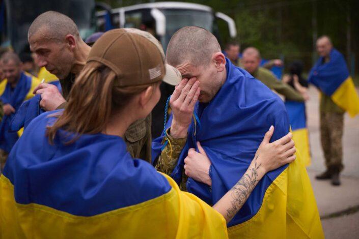 Відбувся другий етап обміну полоненими між Україною та РФ: додому повернулися 307 захисників