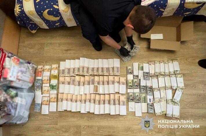 Поліція ліквідувала масштабне підпільне виробництво анаболічних стероїдів
