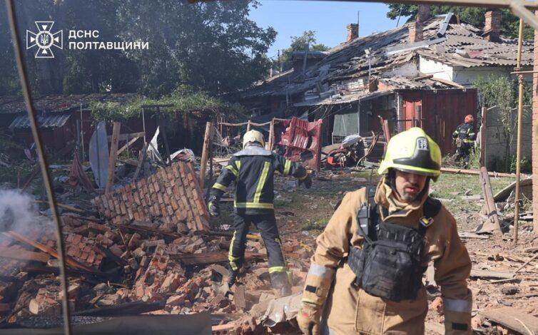 У Полтаві російські БпЛА влучили у будівлю ТЦК та житлові будинки: є загиблі та поранені
