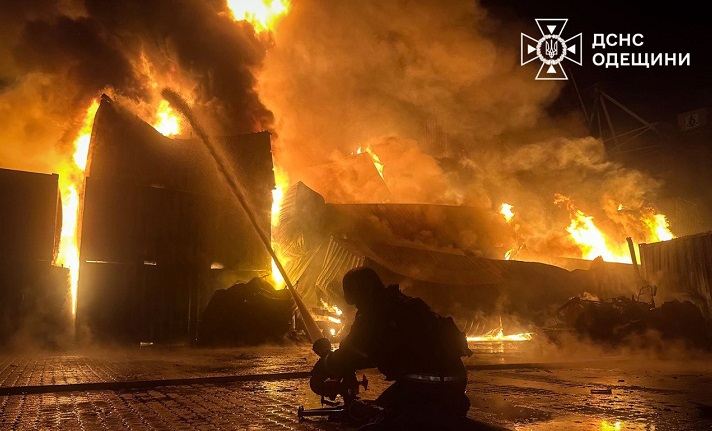 As a result of an attack by Russian drones, large-scale fires broke out in Odesa, and there are injured people