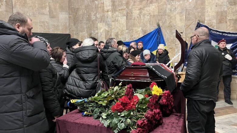 "Говорять, що поліція не воює. Якщо це так, то кого ми тут ховаємо?": начальник поліції Харківщини про загибель Дениса Котляра (відео)