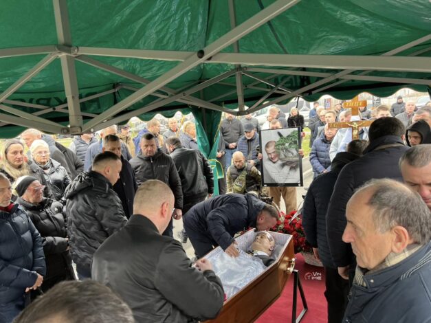 В'ячеслава Узелкова провели в останній путь (фото)