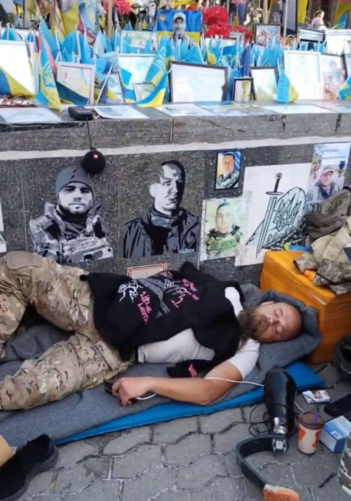 Ветеран на протезі голодує на Майдані через свавілля в будівництві військового меморіалу під Києвом